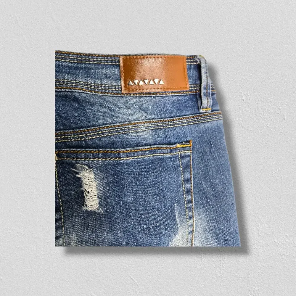 Dollhouse Jeans Womens Size 11 'CHARLEY' Blue Denim Straight Distressed Casual - Picture 8 of 10
